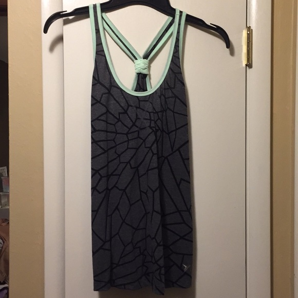 Old Navy Active tee - Picture 1 of 2